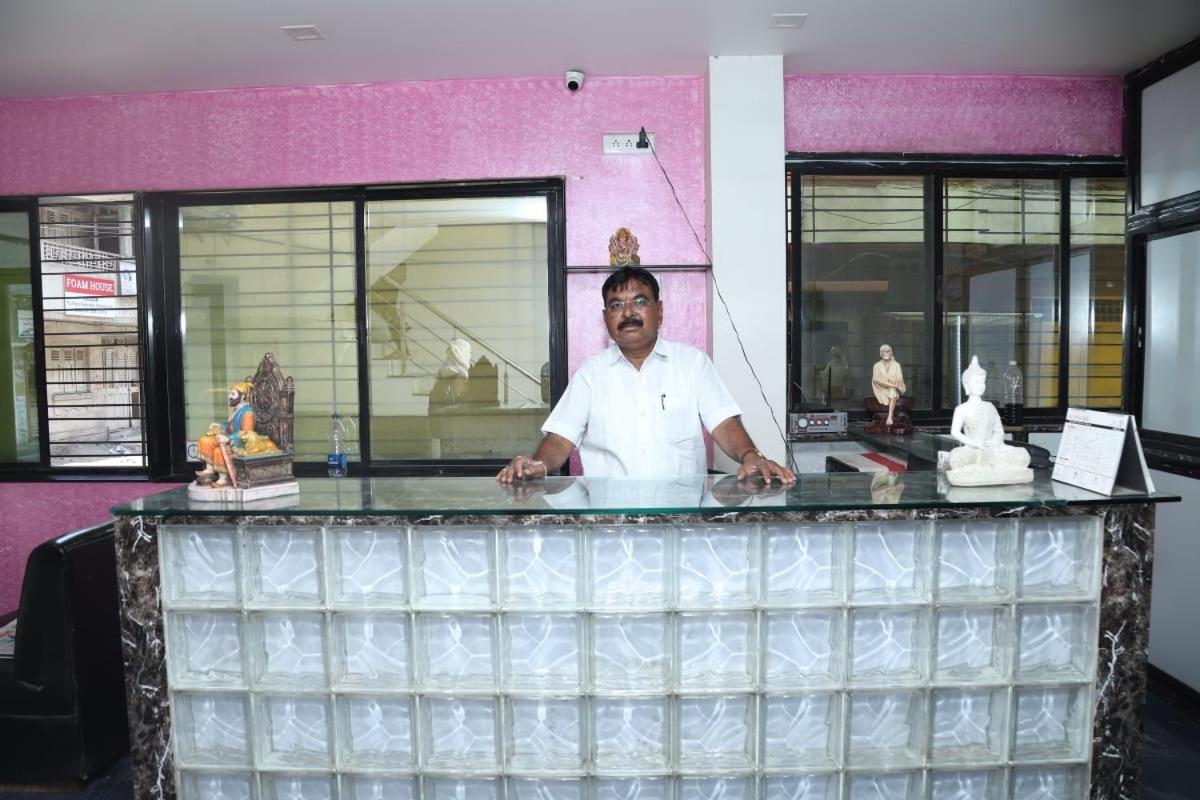 Hotel Kewal Inn Jalgaon Buitenkant foto