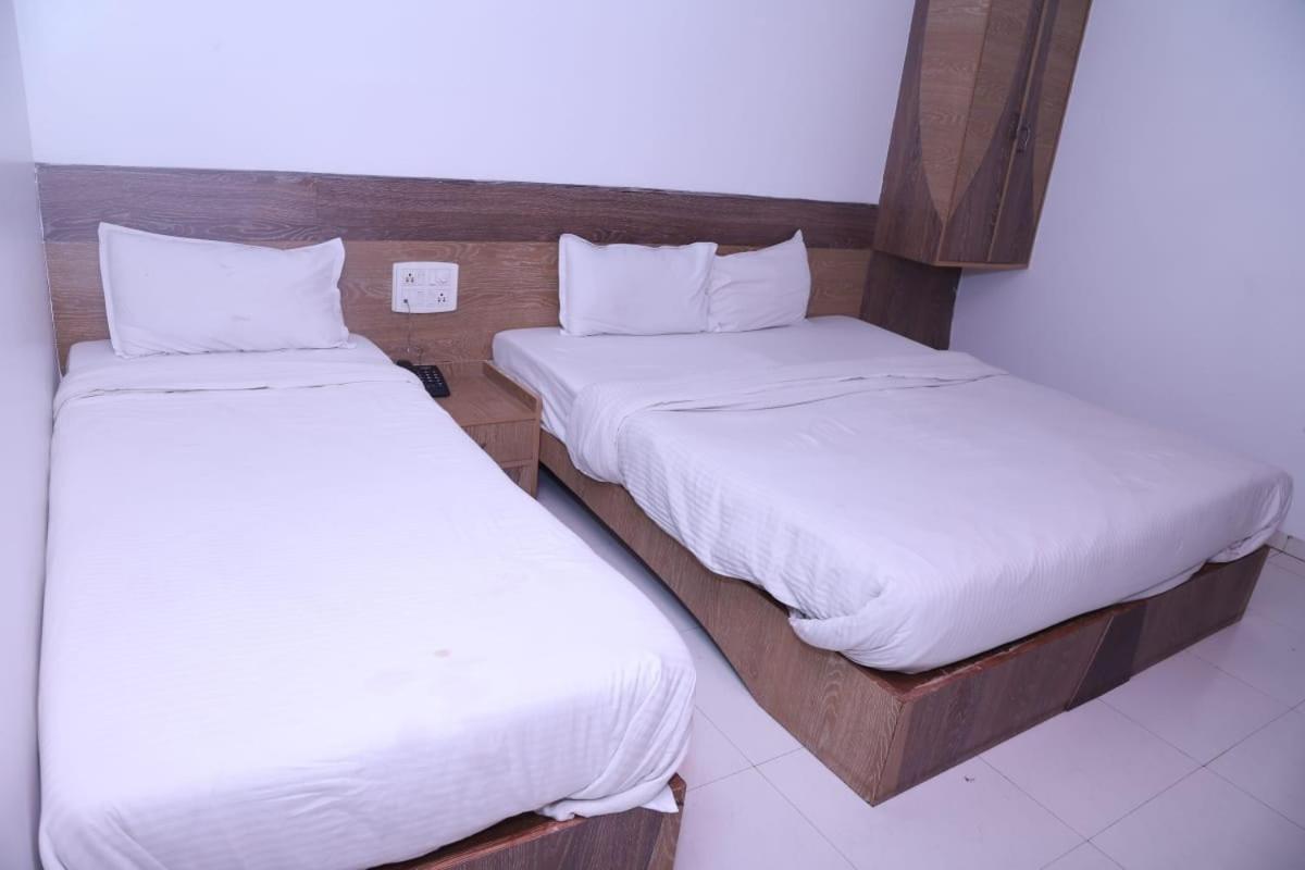 Hotel Kewal Inn Jalgaon Buitenkant foto