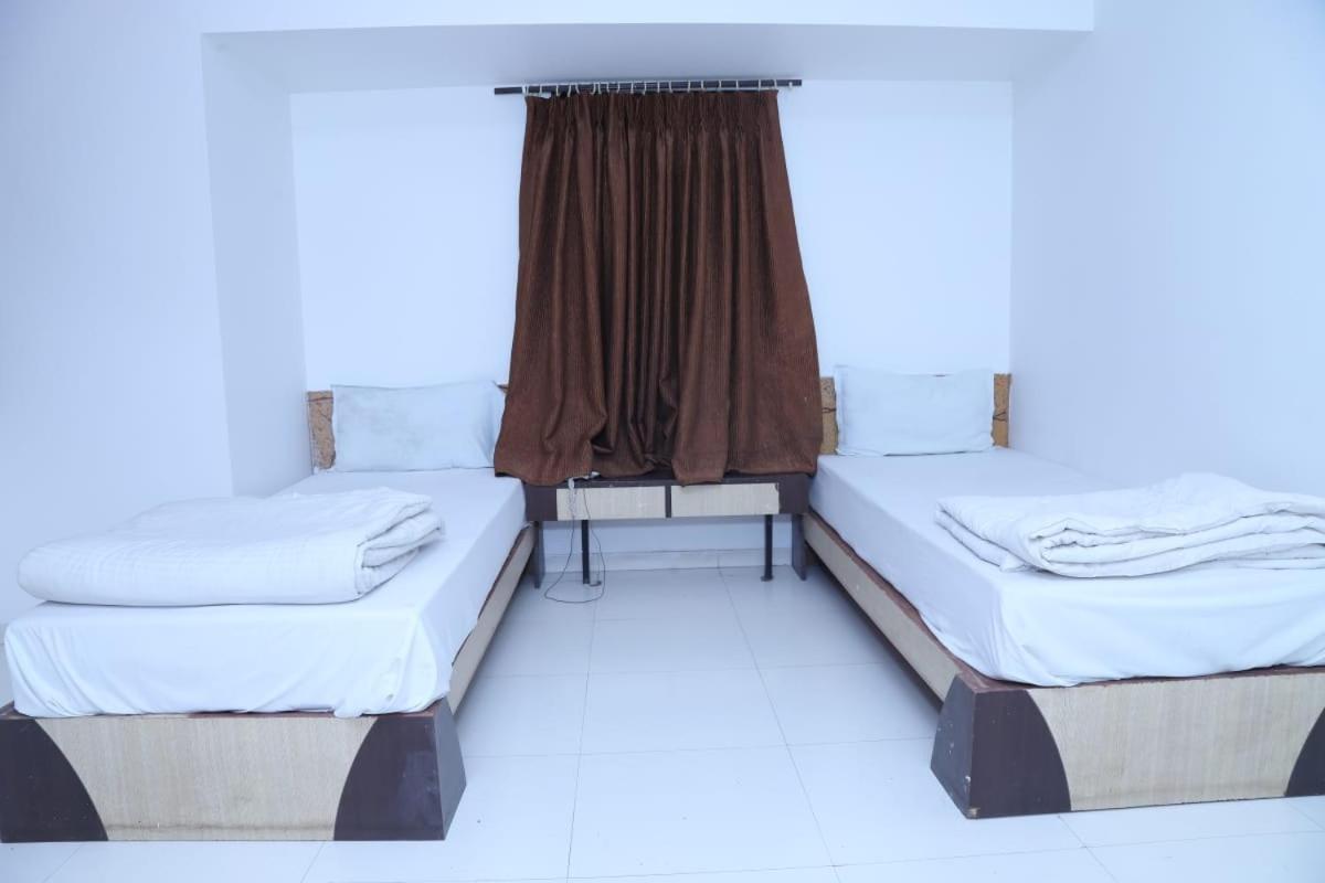 Hotel Kewal Inn Jalgaon Buitenkant foto