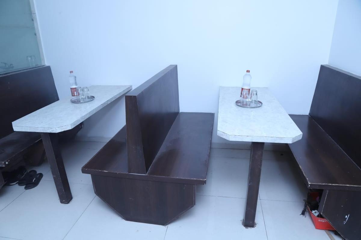 Hotel Kewal Inn Jalgaon Buitenkant foto